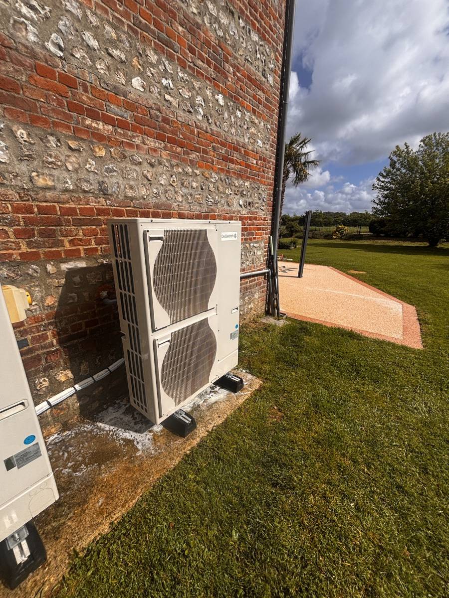 Dépannage d’une pompe à chaleur air/eau à Gerville pour comprendre l’origine réelle d’une baisse de chauffage.