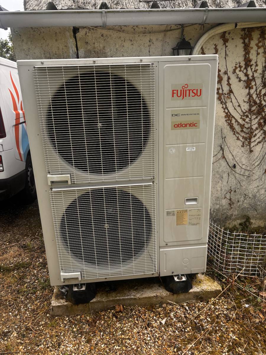 Dépannage d’une pompe à chaleur air/eau aux Loges pour comprendre l’origine réelle d’un manque de chauffage.  2