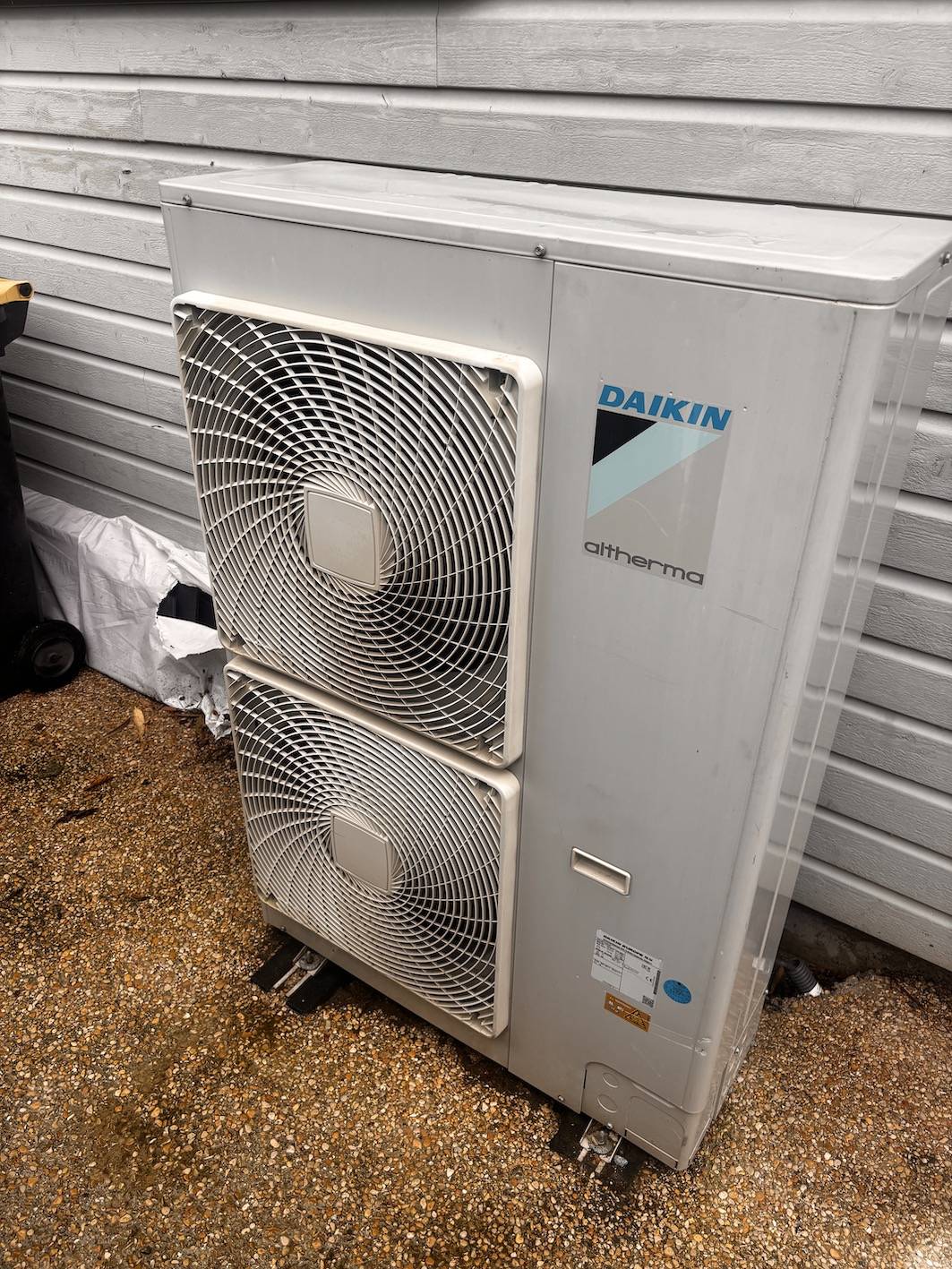 Installation d’une pompe à chaleur air/eau Daikin dans une maison à Fontaine-la-Mallet