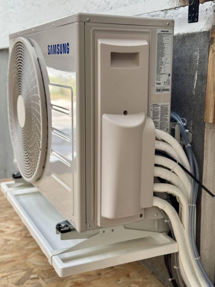 Pose d’un split mural dans une maison à Octeville-sur-Mer