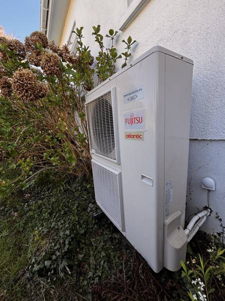 Mise en service d’une PAC air/eau à Le Tilleul pour assurer un démarrage cohérent du chauffage dans la maison