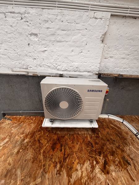 Installation d’une pompe à chaleur air/air à Port-Jérôme-sur-Seine dans un logement étudié avant la pose.