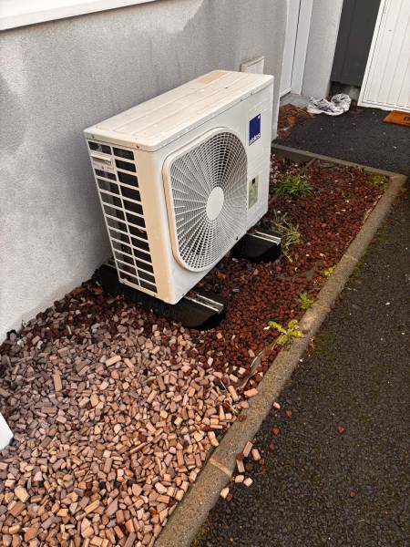 Paramétrage d’une PAC air/eau lors de la mise en service à Le Fontenay (76290).