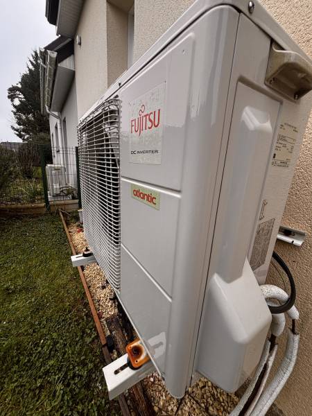Entretien d’une pompe à chaleur air/eau à La Poterie-Cap-d’Antifer dans une maison du littoral proche du Havre.