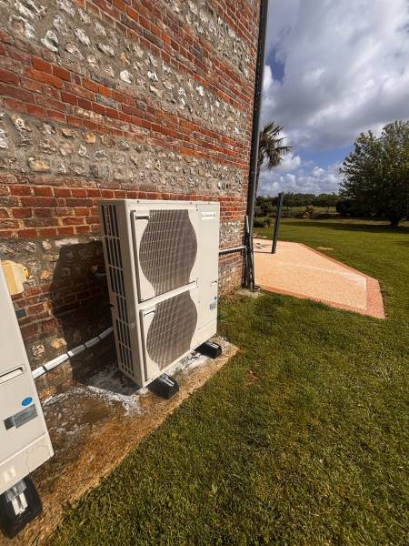 Dépannage d’une pompe à chaleur air/eau à Gerville pour comprendre l’origine réelle d’une baisse de chauffage.