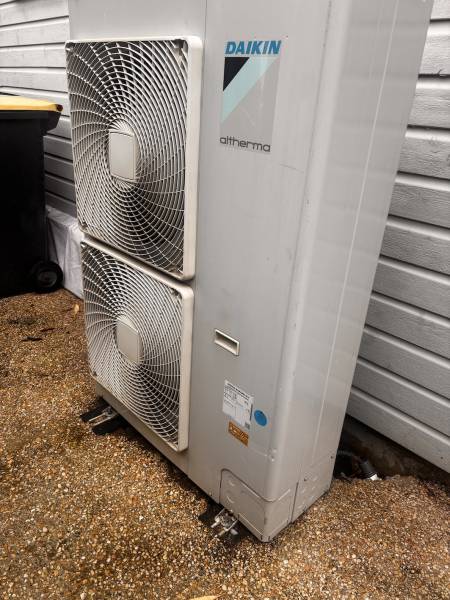 Devis PAC air/eau à Sainneville-sur-Seine : checklist des points à exiger avant de signer pour éviter surcoûts et mauvaises surprises