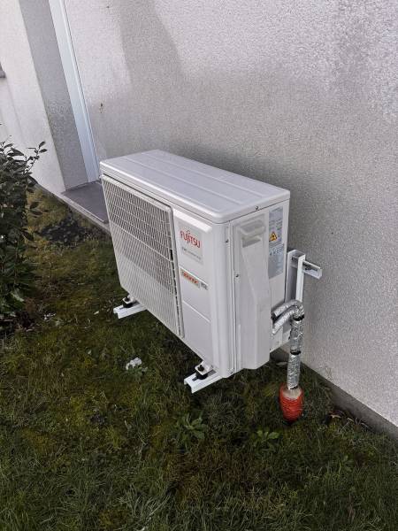 Emplacement de l’unité extérieure pour limiter le bruit et optimiser les performances à Heuqueville (76280).