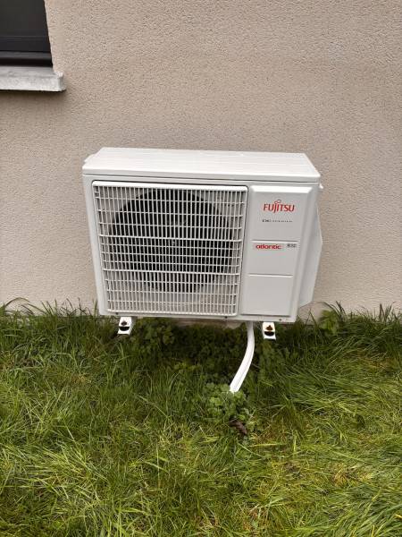 Mise en service : réglage loi d’eau pour une chauffe régulière et une consommation cohérente.