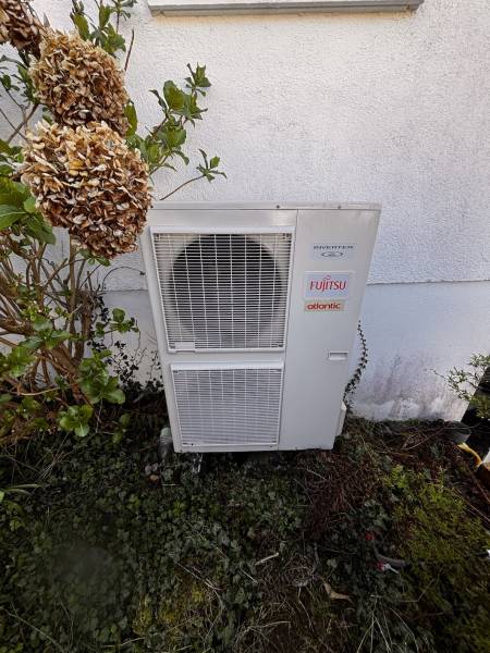 Installation d’une pompe à chaleur air/eau à Bordeaux-Saint-Clair dans une maison proche du littoral.