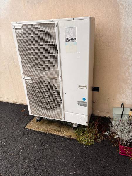 Mise en service PAC air/eau à Gruchet-le-Valasse (76210) : réglages de départ pour un chauffage stable et efficace.