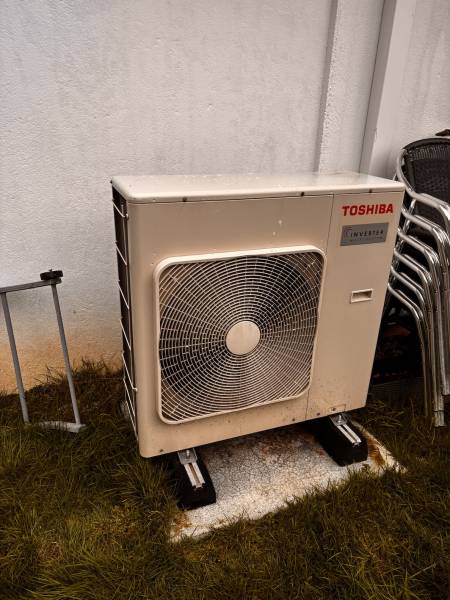 Mise en service PAC air/air à Lillebonne (76170) : vérification du mode chauffage et des consignes pour un confort stable.