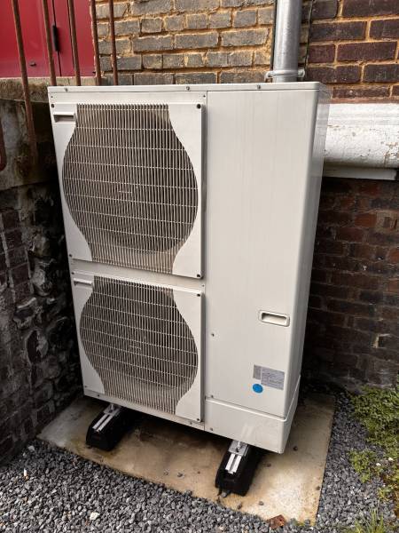 Mise en service PAC air/eau à Lillebonne (76170) : réglages essentiels pour un premier hiver confortable.