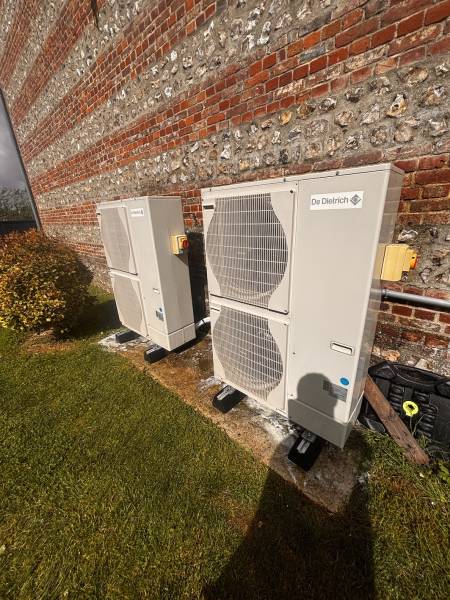 Mise en service d’une pompe à chaleur air/eau à Gerville pour valider un démarrage cohérent dans la maison.