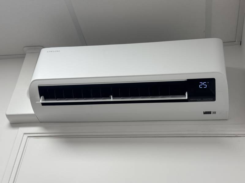 Test de mise en service d’une PAC air/air dans une maison près du littoral